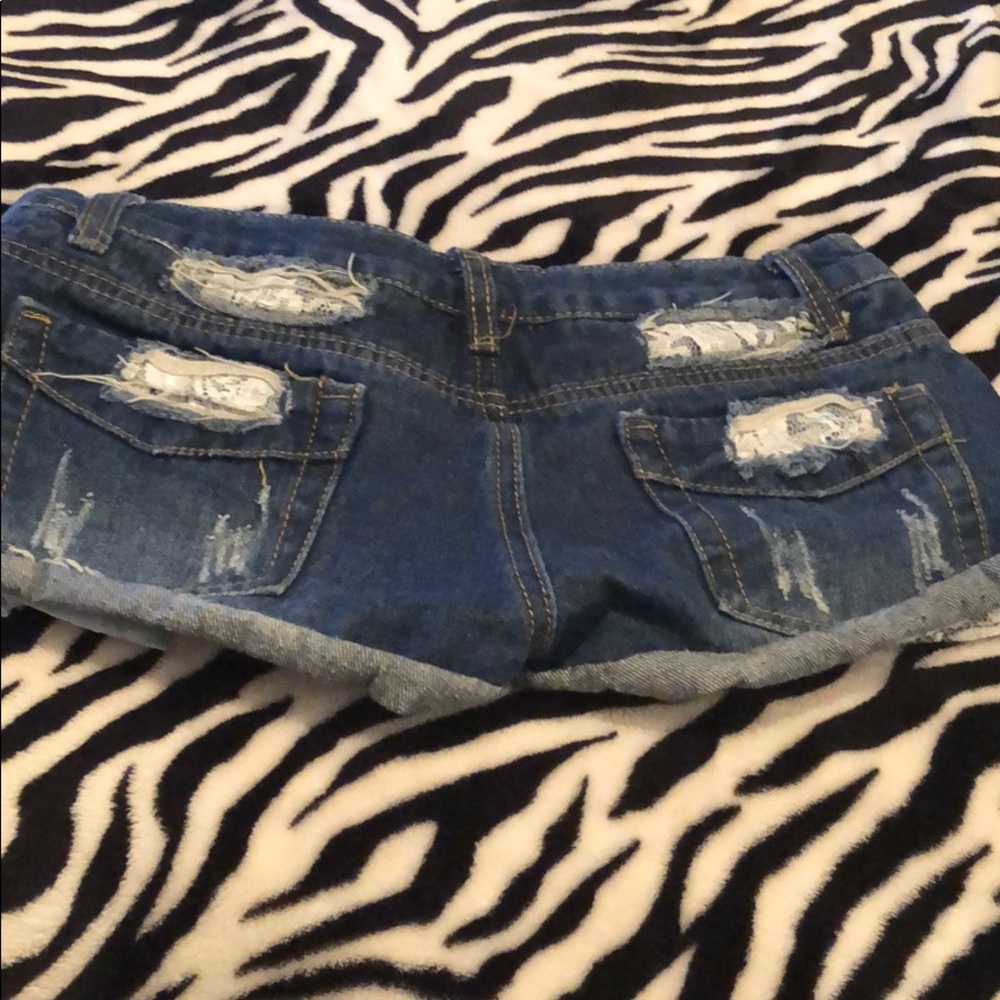 Shorts - Picture 2 of 3